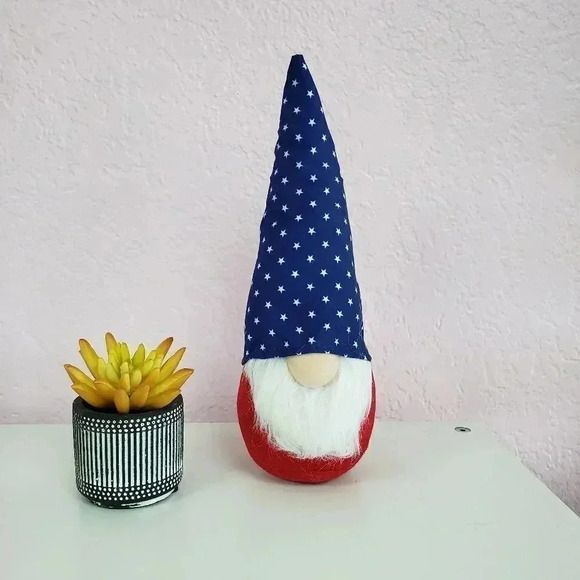 USA/Patriotic Gnome with Blue Stars Hat - Picture 1 of 1
